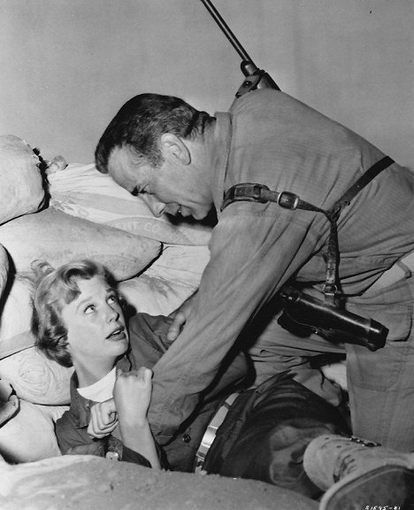 June Allyson, Humphrey Bogart - Battle Circus - Photos