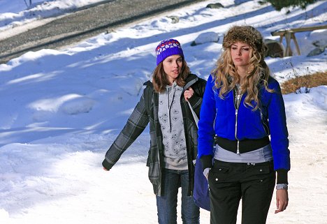 Felicity Jones, Tamsin Egerton - Szerelem az Alpokban - Filmfotók