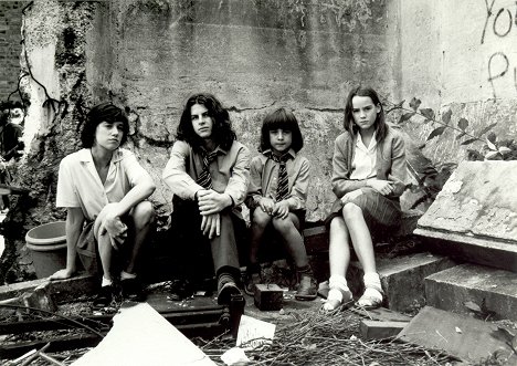 Charlotte Gainsbourg, Andrew Robertson, Ned Birkin, Alice Coulthard - The Cement Garden - Tournage