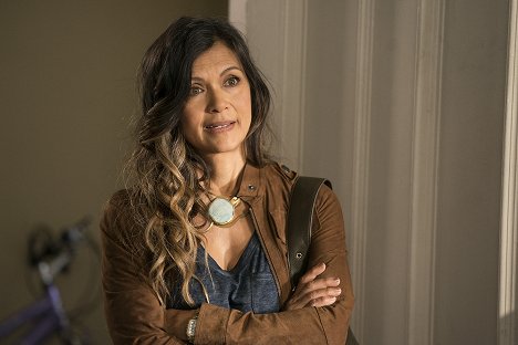 Nia Peeples - The Fosters - Invisible - Photos