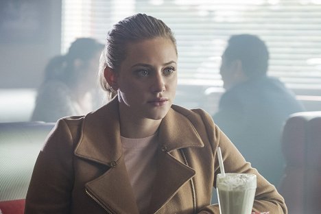 Lili Reinhart - Riverdale - Rozdział dwudziesty pierwszy: Dom szatana - Z filmu