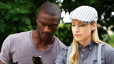 Aldis Hodge, Beth Riesgraf - Leverage - The Lonely Hearts Job - Van film