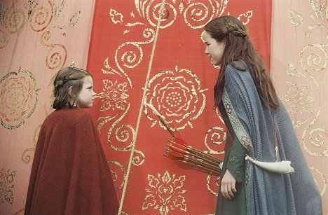 Georgie Henley, Anna Popplewell - Le Monde de Narnia : Chapitre 1 - Le lion, la sorcière blanche et l'armoire magique - Film