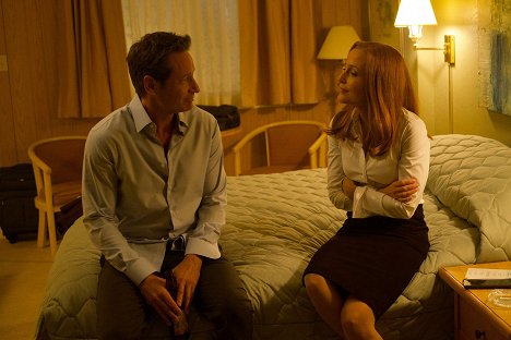 David Duchovny, Gillian Anderson - The X-Files - Plus One - Van film