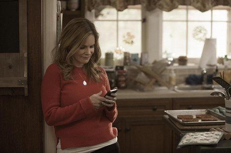 Jennifer Jason Leigh - Atypical - Julia Says - Photos