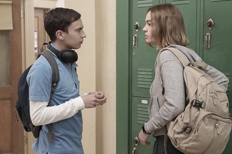 Keir Gilchrist, Brigette Lundy-Paine - Atypical - A Nice Neutral Smell - Photos