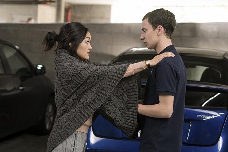 Amy Okuda, Keir Gilchrist - Atypical - I Lost My Poor Meatball - Photos