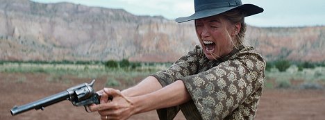 Rosamund Pike - Feinde - Hostiles - Filmfotos