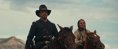 Christian Bale, Adam Beach - Feinde - Hostiles - Filmfotos
