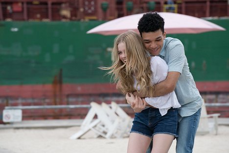 Angourie Rice, Justice Smith - Every Day - Van film
