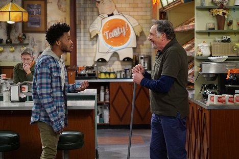 Jermaine Fowler, Judd Hirsch - Superior Donuts - Arthur's freier Tag - Filmfotos