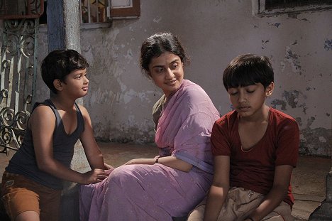 Amruta Subhash, Svar Kamble - Chidiya - Van film