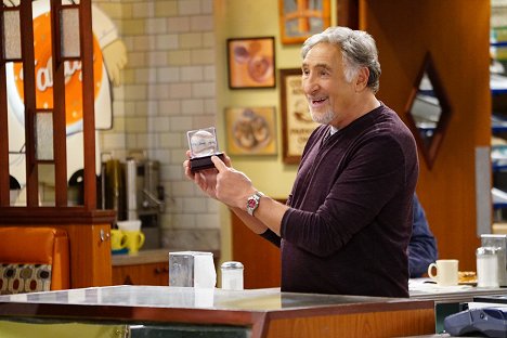 Judd Hirsch - Superior Donuts - The Amazing Racists - Photos