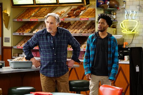 Judd Hirsch, Jermaine Fowler - Superior Donuts - The Amazing Racists - Photos