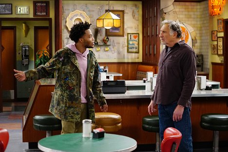 Jermaine Fowler, Judd Hirsch - Superior Donuts - The Amazing Racists - Photos