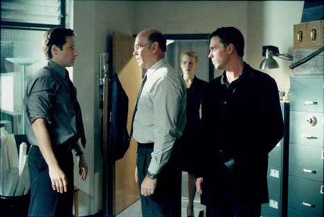 David Duchovny, Mitch Pileggi, Laurie Holden, Nicholas Lea - The X-Files - Requiem - Van film