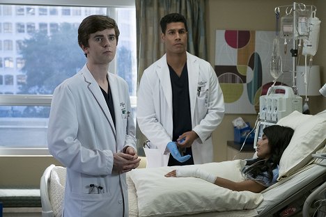 Freddie Highmore, Chuku Modu - The Good Doctor - Seven Reasons - Photos