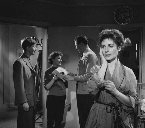 Yvonne Mitchell ČSFD.cz