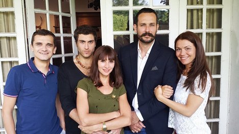 Ludovic Thievon, Tristan Delus, Anne-Lise Prat, Dominique Rouville, Nadia van de Ven