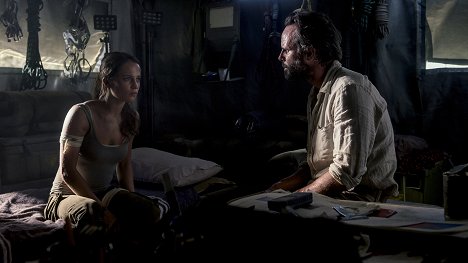 Alicia Vikander, Walton Goggins - Tomb Raider - De la película