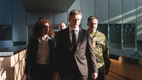 Janne Heltberg, Henrik Mestad, Morten Traavik - Okkupert - April - De la película