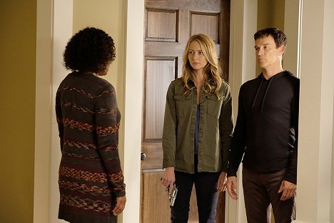 Amy Acker, Stephen Moyer - The Gifted - eXploited - Photos