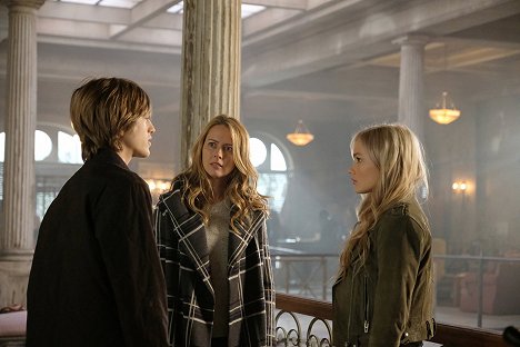 Percy Hynes White, Amy Acker, Natalie Alyn Lind - The Gifted - X-roads - Photos