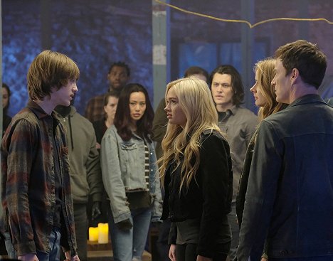 Percy Hynes White, Jamie Chung, Natalie Alyn Lind, Blair Redford, Amy Acker, Stephen Moyer - The Gifted - X-roads - Photos