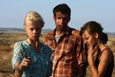 Evgeniya Osipova, Aleksey Litvinenko, Elizaveta Biryukova - Stěpnyje děti - Z filmu