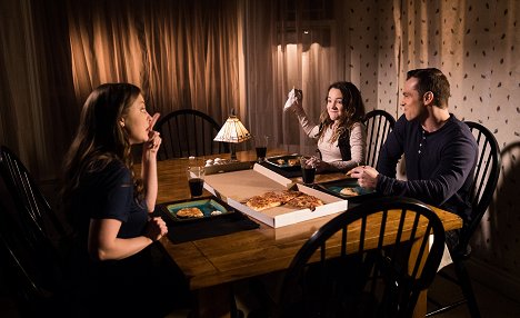 Katharine Isabelle, Lilah Fitzgerald, Shawn Roberts - Undercover Angel - Filmfotos