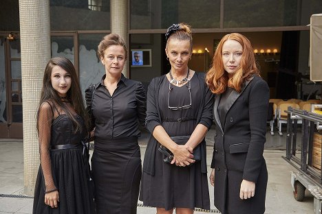 Natálie Grossová, Petra Špalková, Alice Bendová, Alena Doláková - Pepa - Tournage