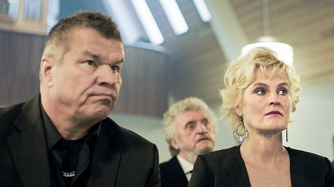 Jarmo Mäkinen, Mona Kortelampi - Downshiftaajat - Coconut Consultative - Filmfotos