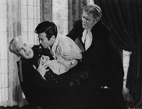Vincent Price, Mark Damon, Harry Ellerbe - The Fall of the House of Usher - Photos