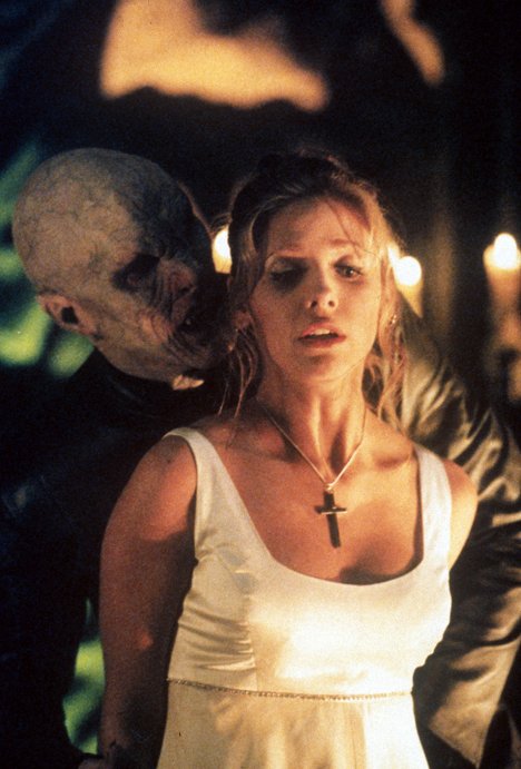 Sarah Michelle Gellar - Buffy the Vampire Slayer - Prophecy Girl - Photos
