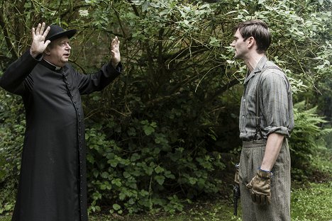 Mark Williams, Benjamin Fisher - Father Brown - The Eagle and the Daw - Van film