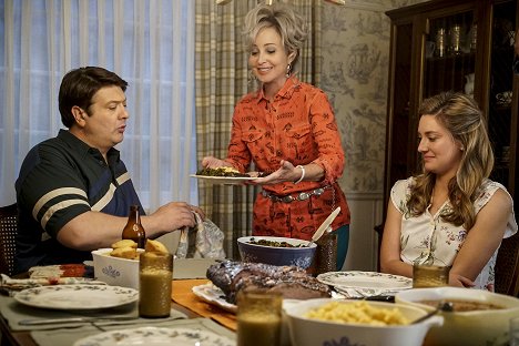 Lance Barber, Annie Potts, Zoe Perry - Young Sheldon - A Brisket, Voodoo, and Cannonball Run - Photos