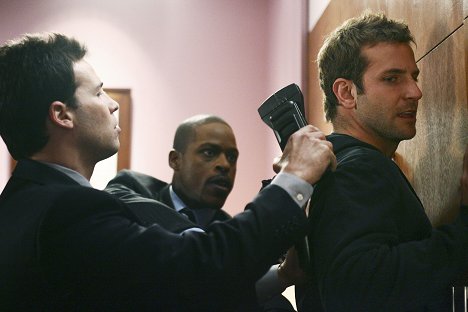 Sterling K. Brown, Bradley Cooper - Alias - Die Agentin - Bombe im Kopf - Filmfotos