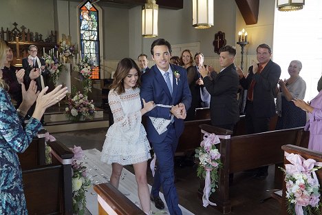 Tyler Blackburn, Lucy Hale, Ian Harding - Pretty Little Liars - Til DeAth Do Us PArt - Photos