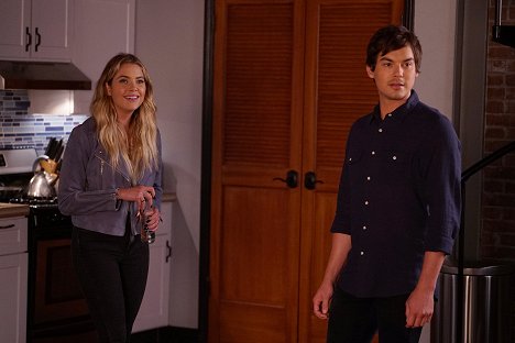 Ashley Benson, Tyler Blackburn - Prolhané krásky - Řidič slečny šílené - Z filmu