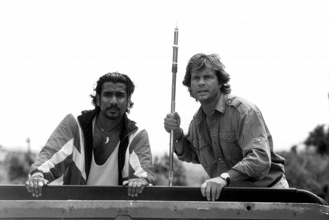Naveen Andrews, Bill Paxton - Gorila Joe - Z filmu