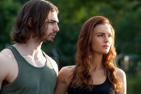Marcus Vanco, Sophie Skelton - Day of the Dead: Bloodline - Photos