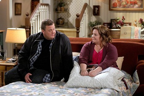 Billy Gardell, Melissa McCarthy - Mike & Molly - Dennis's Birthday - Photos