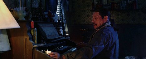 Danny Trejo - Green Ghost and the Masters of the Stone - Van film