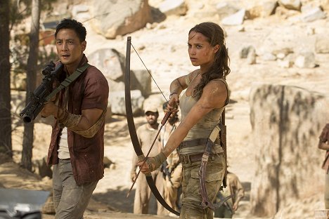 Daniel Wu Yin-cho, Alicia Vikander - Tomb Raider - Van film