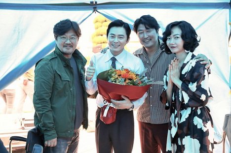 Min-ho Woo, Jeong-seok Jo, Kang-ho Song, Doo-na Bae - Mayagwang - Dreharbeiten