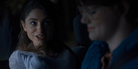 Natalia Dyer, Shannon Purser - Stranger Things - Chapter Two: The Weirdo on Maple Street - Photos
