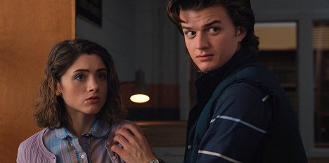 Natalia Dyer, Joe Keery - Stranger Things - Második fejezet: Tréfát vagy édességet, idióta - Filmfotók