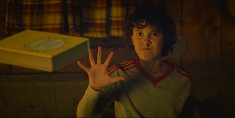 Millie Bobby Brown - Stranger Things - Chapter Four: Will the Wise - Photos