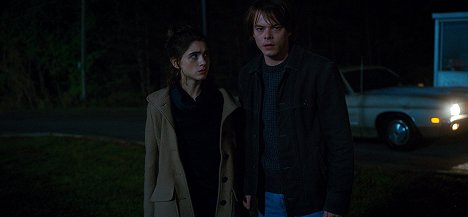 Natalia Dyer, Charlie Heaton - Stranger Things - Chapter Eight: The Mind Flayer - Photos
