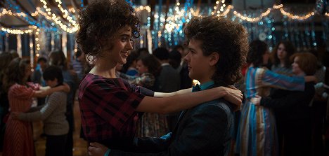 Natalia Dyer, Gaten Matarazzo - Stranger Things - Das Tor - Filmfotos